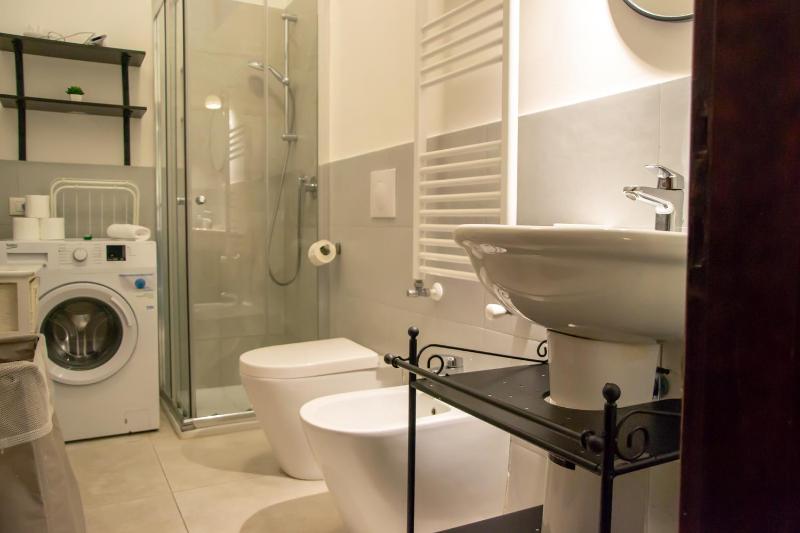 One-Bedroom Apartment image 4