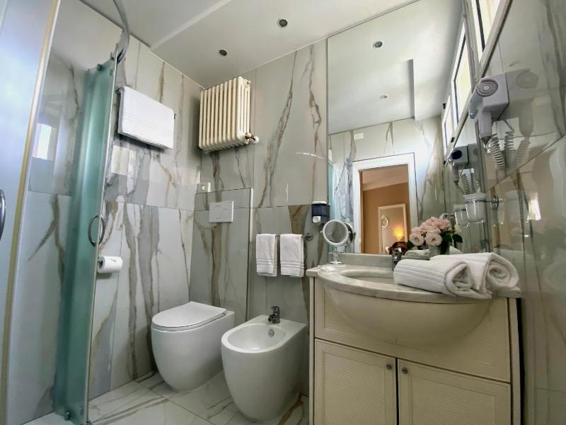 Double or Twin Room with Balcony image 4