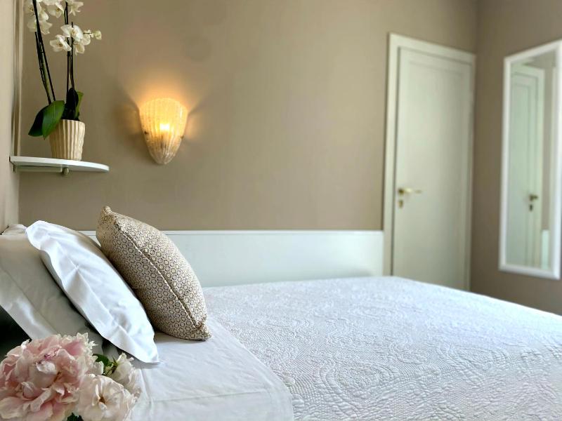 Single Room with Balcony image 2