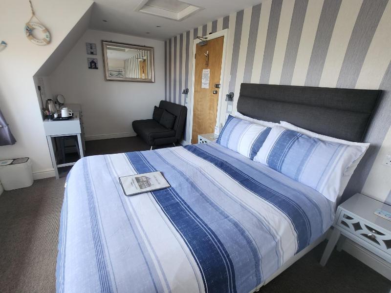 Double Room with Sea View image 3