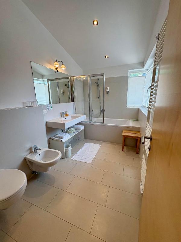 Double Room image 4