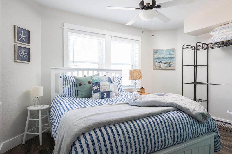 Ocean Views Steps To Beach 5bd Luxury Home - image 30