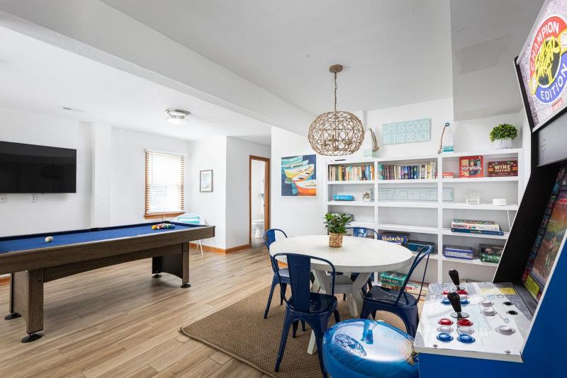 Near Beach Pool Hot Tub Game Room Ocean Retreat - image 27