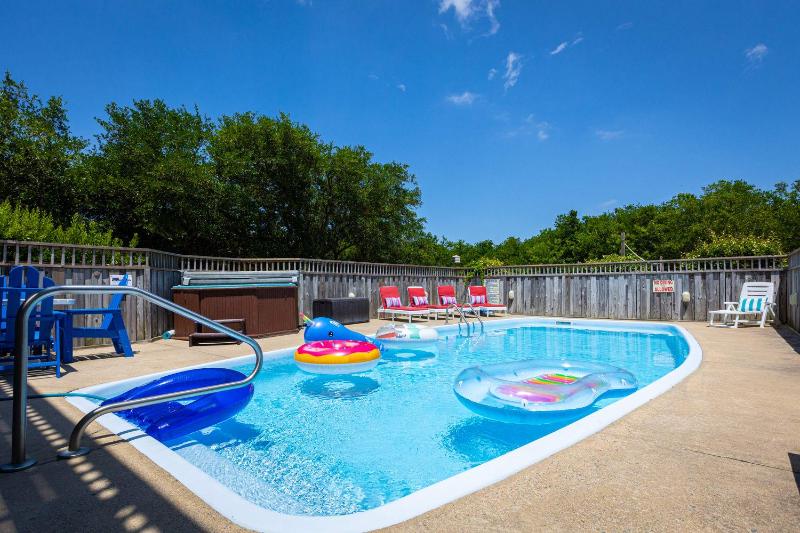 Near Beach Pool Hot Tub Game Room Ocean Retreat - image 17