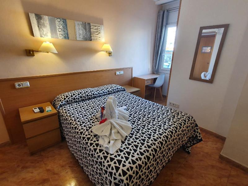 Double Room with Private Bathroom image 2