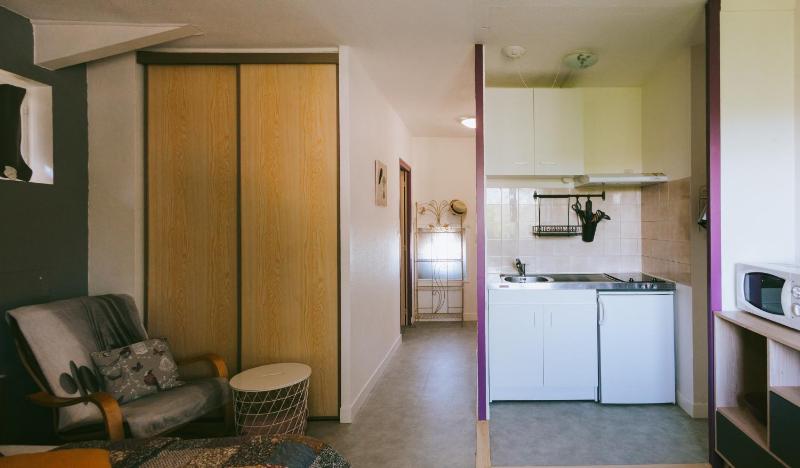 Twin Room with Bathroom image 2