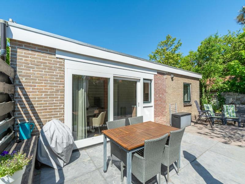 Holiday home Effe Sprage in Callanstoog Centre - image 1