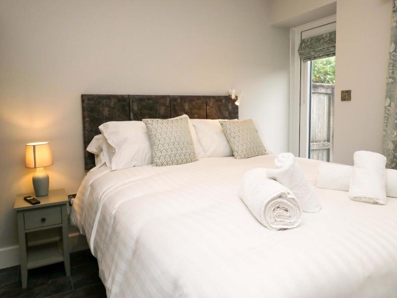 Dove Cottage - image 21