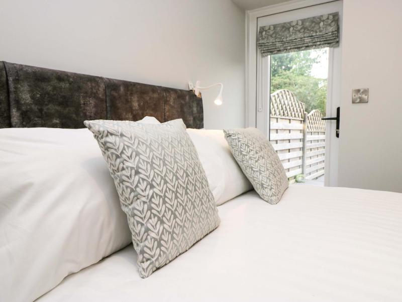 Dove Cottage - image 17