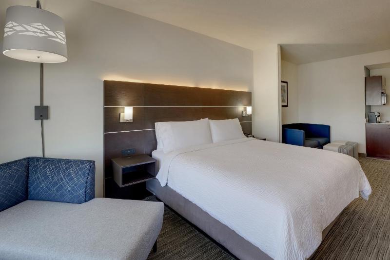 King Suite with Sofa Bed image 3