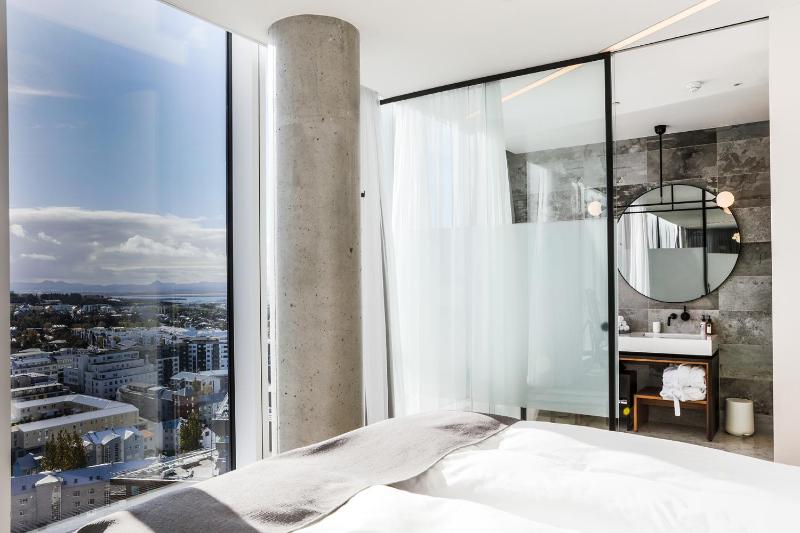Panoramic Suite with City View image 1