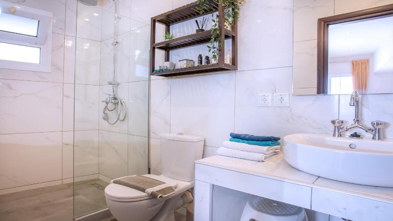 Studio Apartment with Sea View image 2