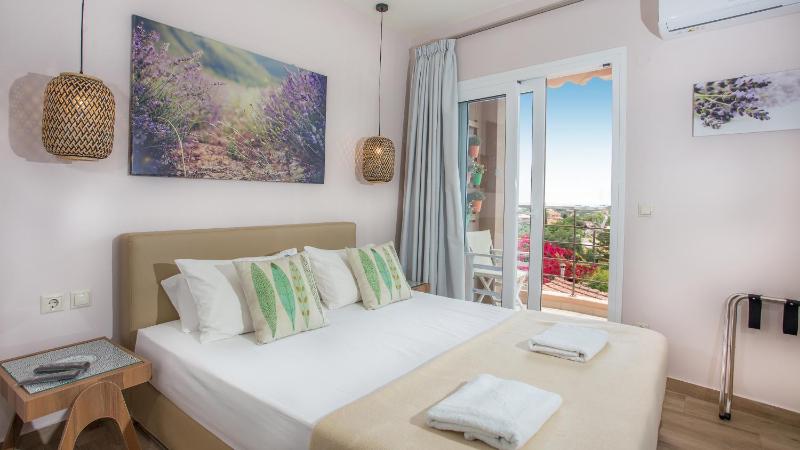 Studio Apartment with Sea View image 1