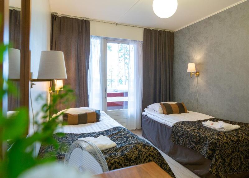 Twin Room with Balcony image 3