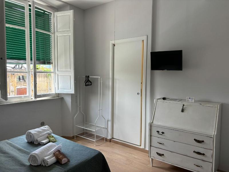 Double Room with Private Bathroom image 4