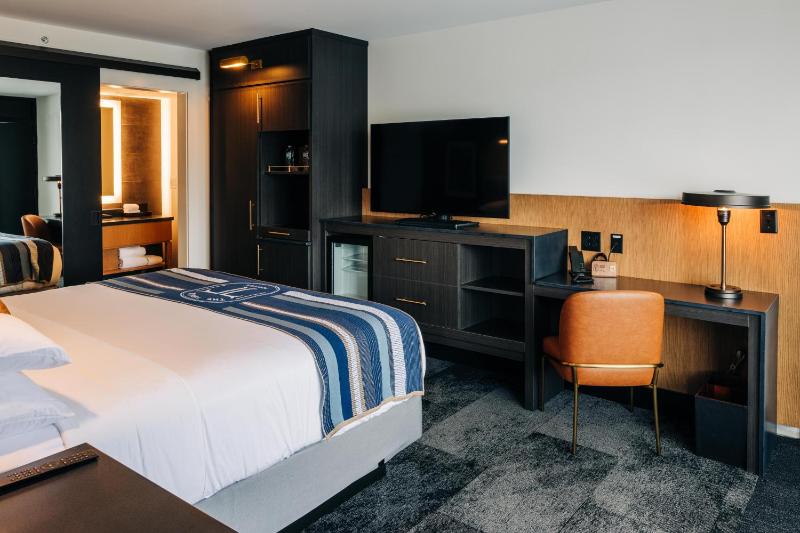 King Room image 3