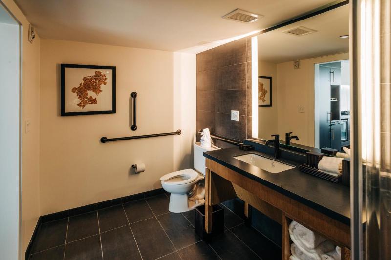 King Room - Disability Access image 3