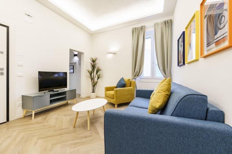 Designer Apartment in Oltrarno - image 3