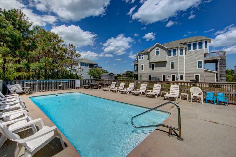 Oceanside in Whalehead with Pool Spa Sleeps 18 - image 38