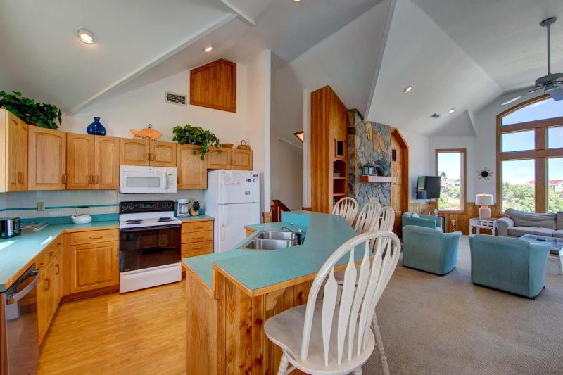 Oceanside in Whalehead with Pool Spa Sleeps 18 - image 5
