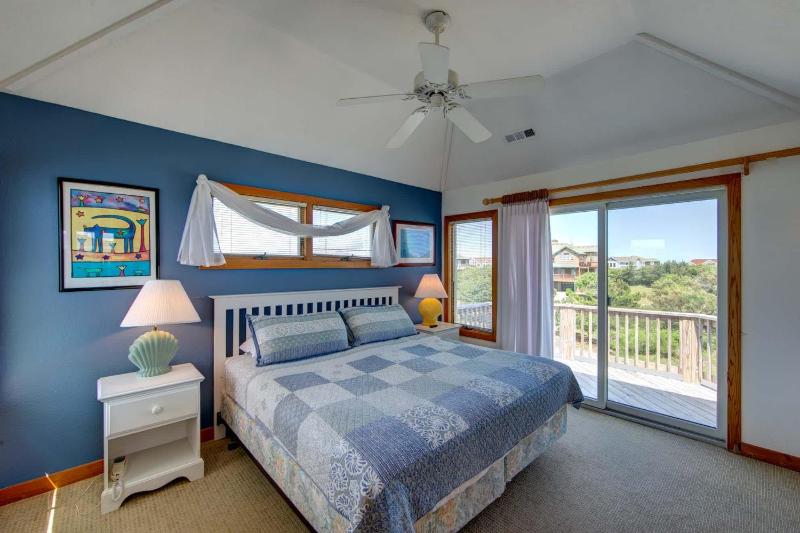 Oceanside in Whalehead with Pool Spa Sleeps 18 - image 2