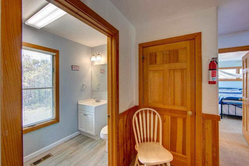 Oceanside in Whalehead with Pool Spa Sleeps 18 - image 40
