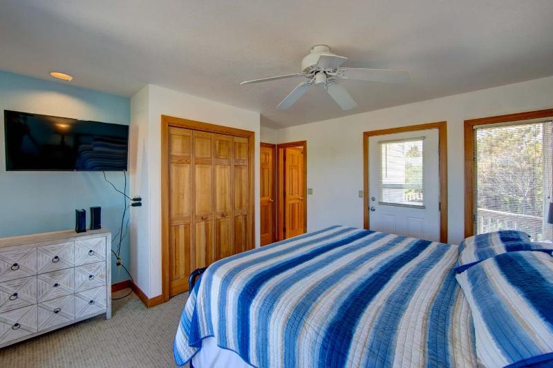 Oceanside in Whalehead with Pool Spa Sleeps 18 - image 49