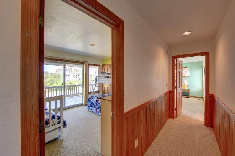 Oceanside in Whalehead with Pool Spa Sleeps 18 - image 27