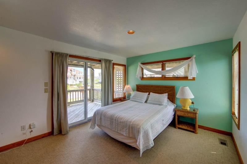 Oceanside in Whalehead with Pool Spa Sleeps 18 - image 44