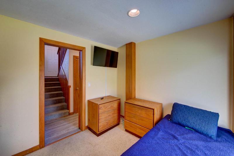 Oceanside in Whalehead with Pool Spa Sleeps 18 - image 16