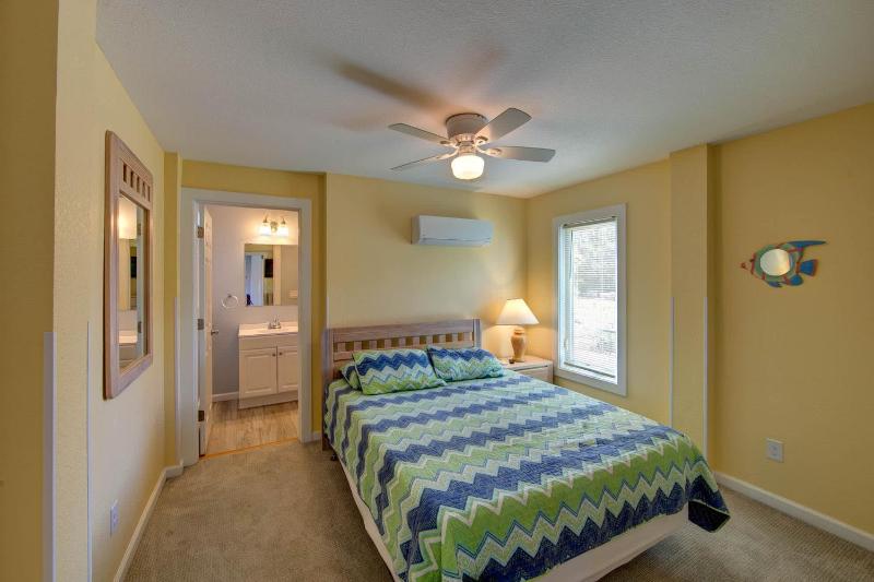 Oceanside in Whalehead with Pool Spa Sleeps 18 - image 31