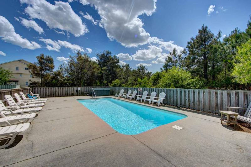 Oceanside in Whalehead with Pool Spa Sleeps 18 - image 30
