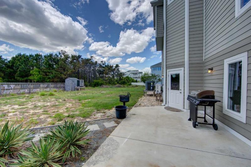 Oceanside in Whalehead with Pool Spa Sleeps 18 - image 11