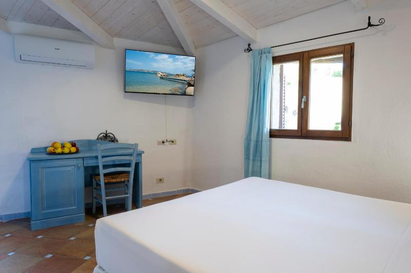 Double or Twin Room image 4
