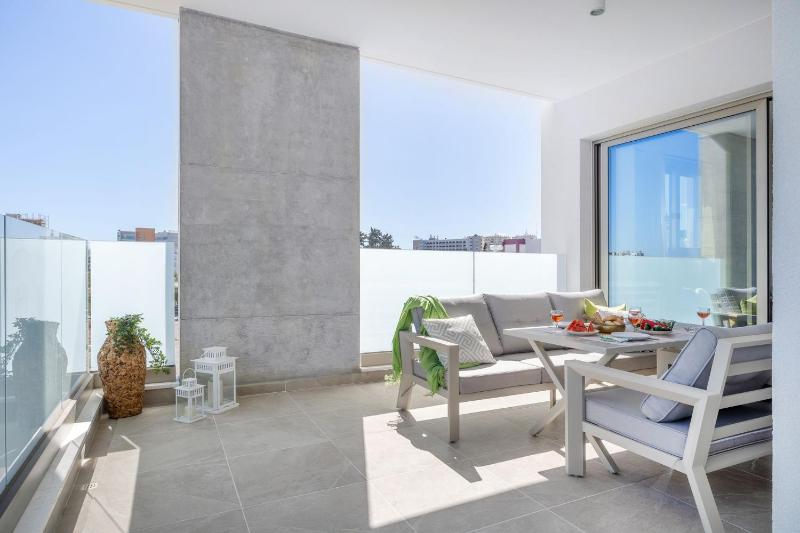 Mulberry Court Premium Apartments - image 1