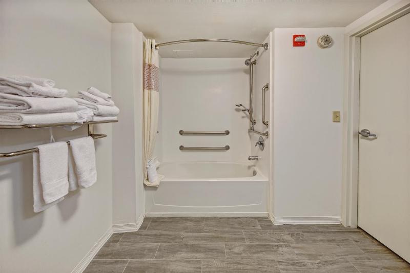 King Room with Accessible Tub - Mobility and Hearing Access/Non-Smoking image 4