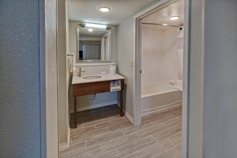 Queen Studio Suite with Two Queen Beds and Sofa Bed - Non-Smoking image 3