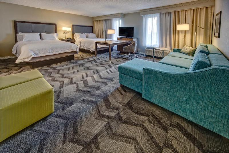 Queen Studio Suite with Two Queen Beds and Sofa Bed - Non-Smoking image 4
