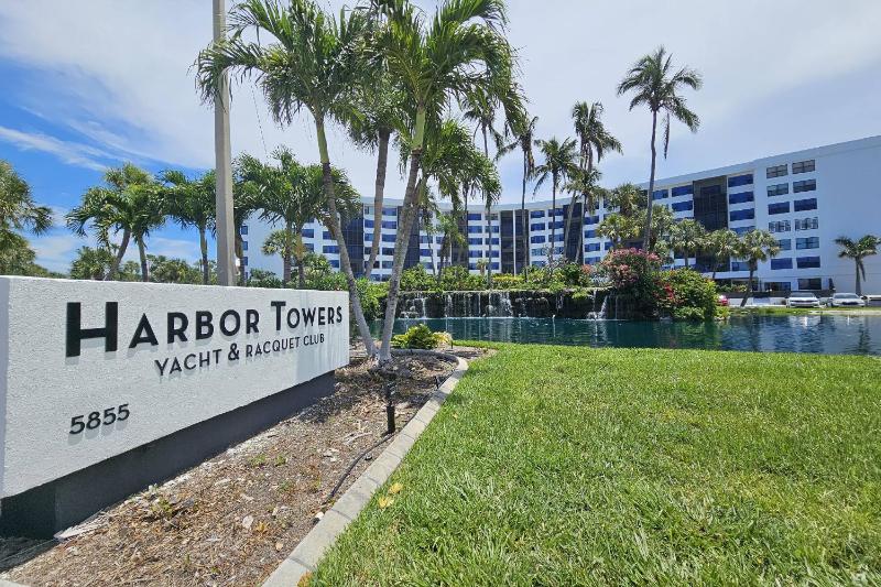 Harbor Tower Gulf Luxe Escape - image 11