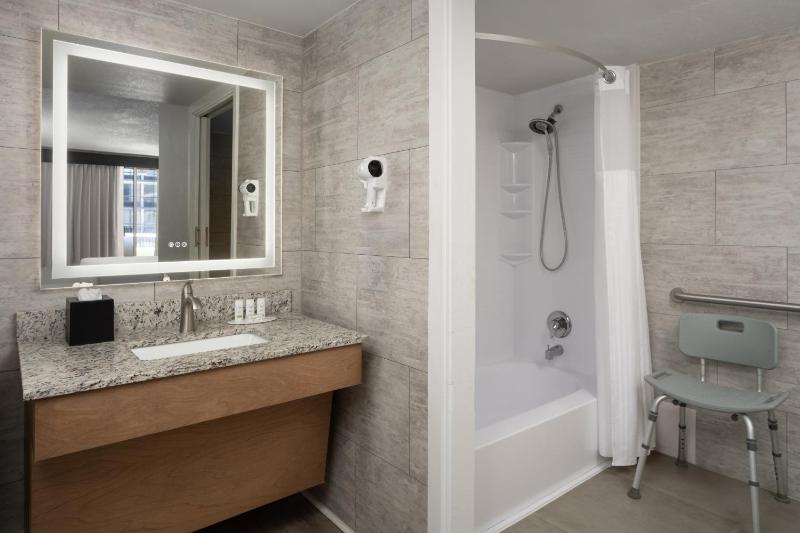 King Suite - Mobility Access/Non-Smoking image 1