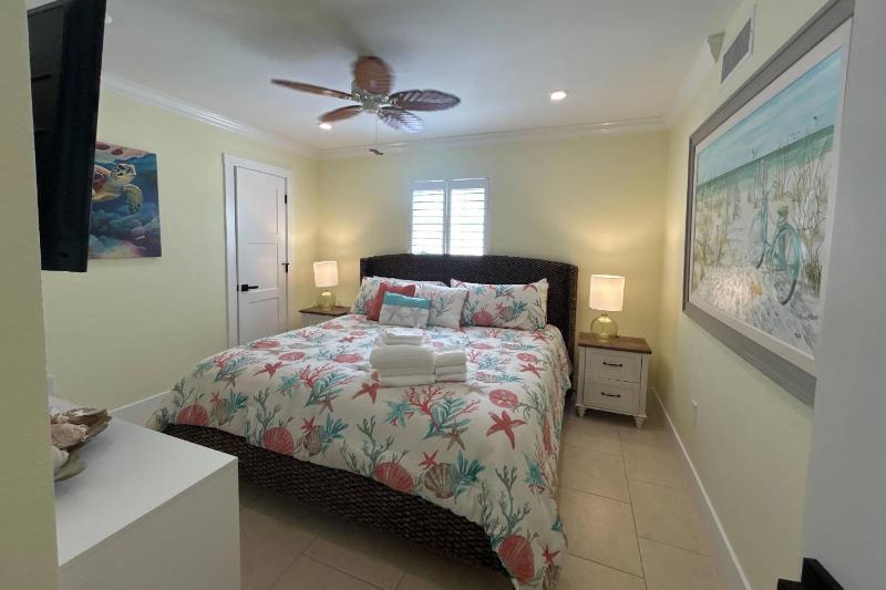 Lulu's Key House – Entire 4-Unit Complex - image 10