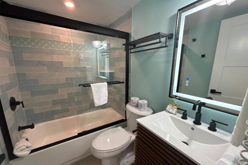Lulu's Key House – Entire 4-Unit Complex - image 12