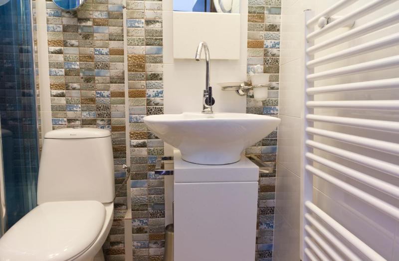 Studio with Balcony image 2