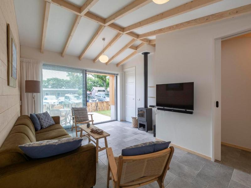 Attractive home with terrace - image 11