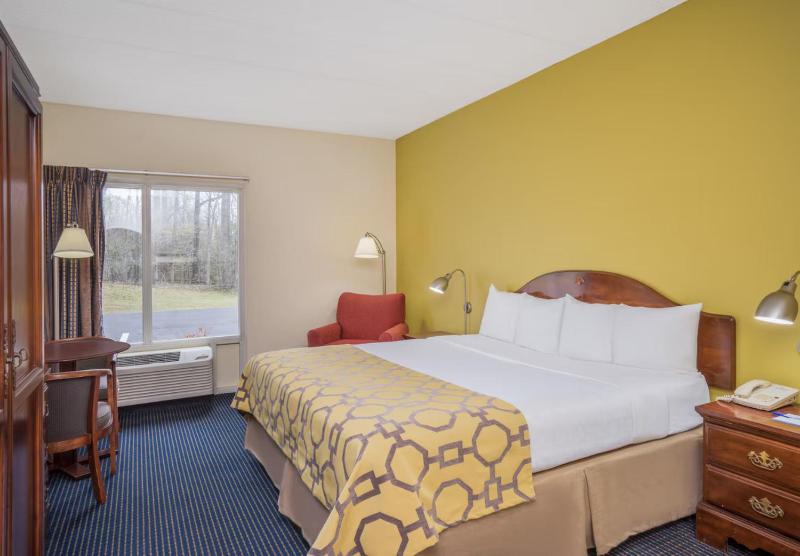 King Room - Non-Smoking image 2