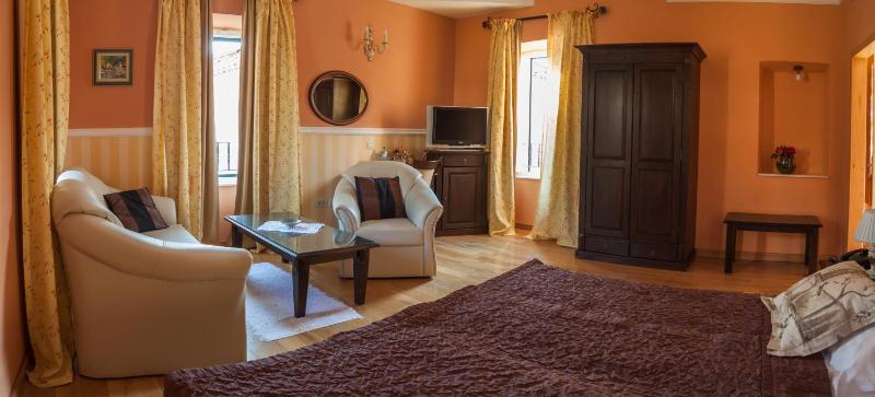 Deluxe Room image 2