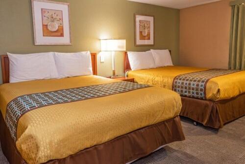 Standard Queen Room image 2