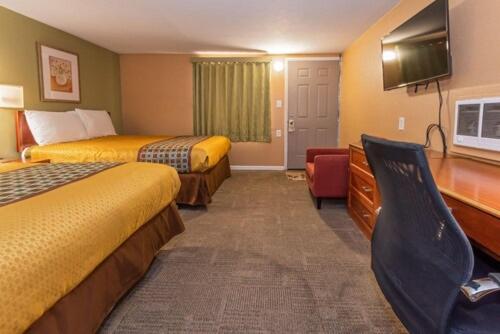 Standard Queen Room image 3