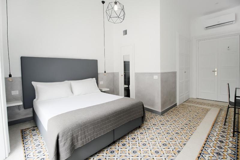 Deluxe Double Room image 3