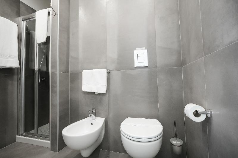 Standard Double Room image 3